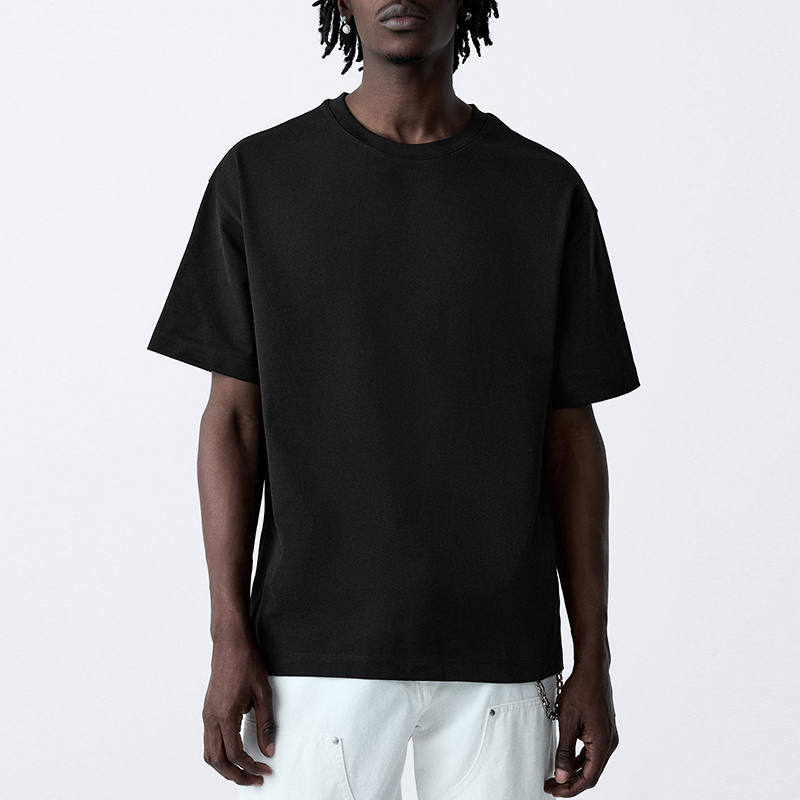 our 100% cotton t-shirt for men ensures a perfect fit and lasting softness at hongfeng.